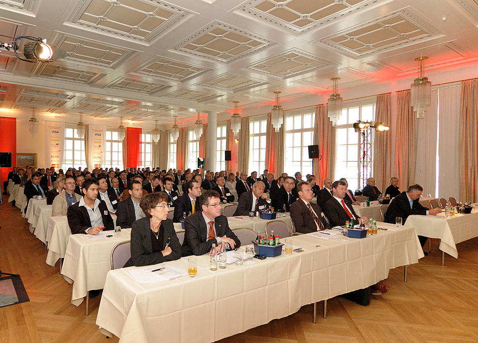 Architekturfotografie Frank Fremerey Schlosshotel Petersberg Bonn Konferenz mit Publikum Grandhotel conference room