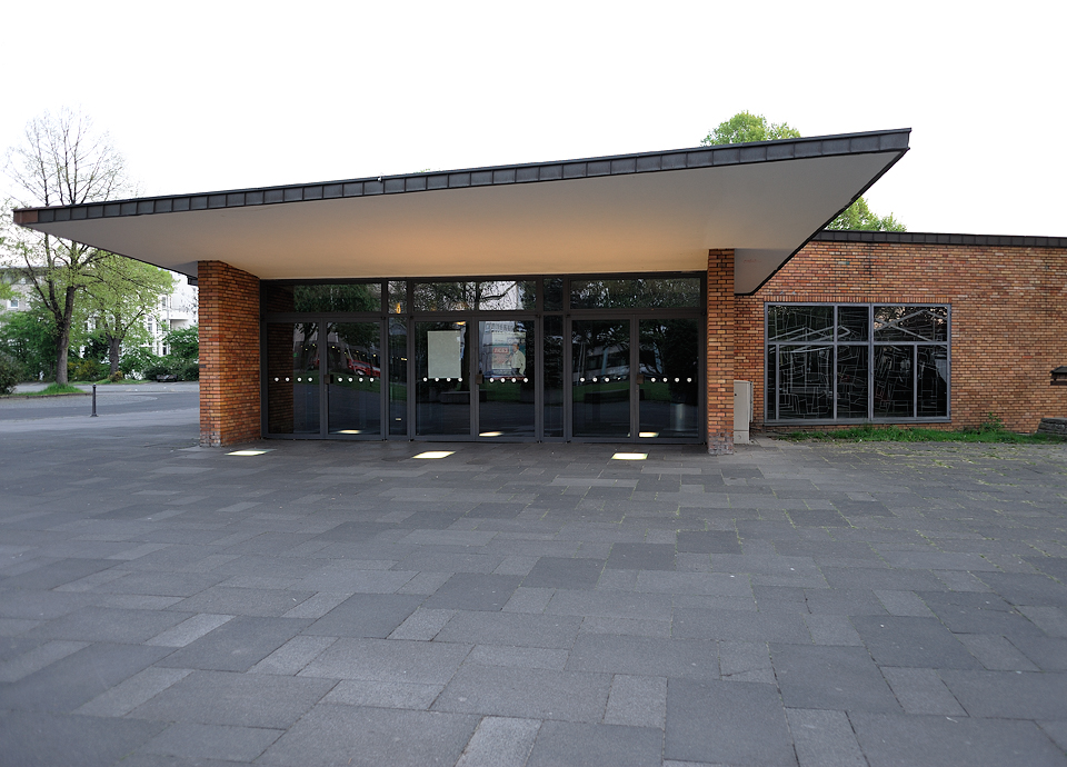 Eingangsbereich des Bonner Konzerthauses und Mehrzweckbaus in der Innenstadt Beethovenhalle Architekt Siegfried Wolske 2010 Frank Fremerey Architekturfotografie
